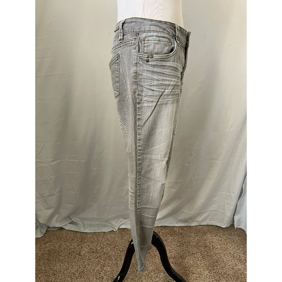 Dollhouse Light Gray Capri Jeans - 13 - Picture 4 of 12